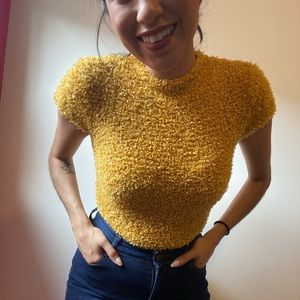 Cute yellow top!
